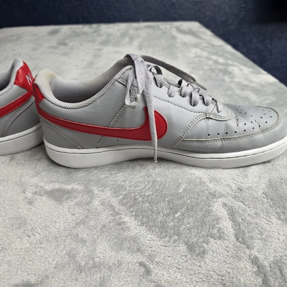Nike Leather Upper Gray/Red Low Top Lace Up Athletic Sneakers Rubber Outsole
